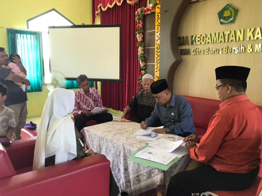 Kepala KUA Kapanewon Kalasan Pimpin Pelaksanaan Ikrar Wakaf