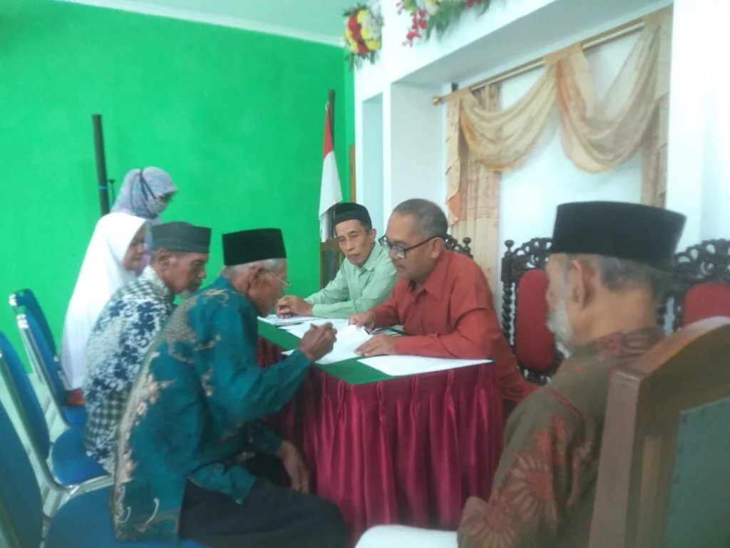 Ikrar Wakaf di KUA Moyudan