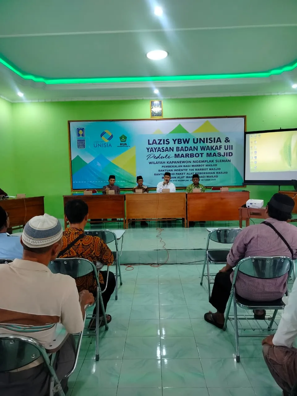 Peduli Marbot, UII dan KUA Ngemplak Kolaborasi Sejahterakan Penjaga Rumah Allah