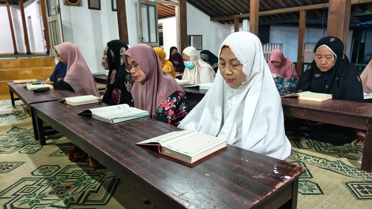 KUA Ngaglik Perkuat Syiar Subuh di Masjid Pathok Negoro Plosokuning