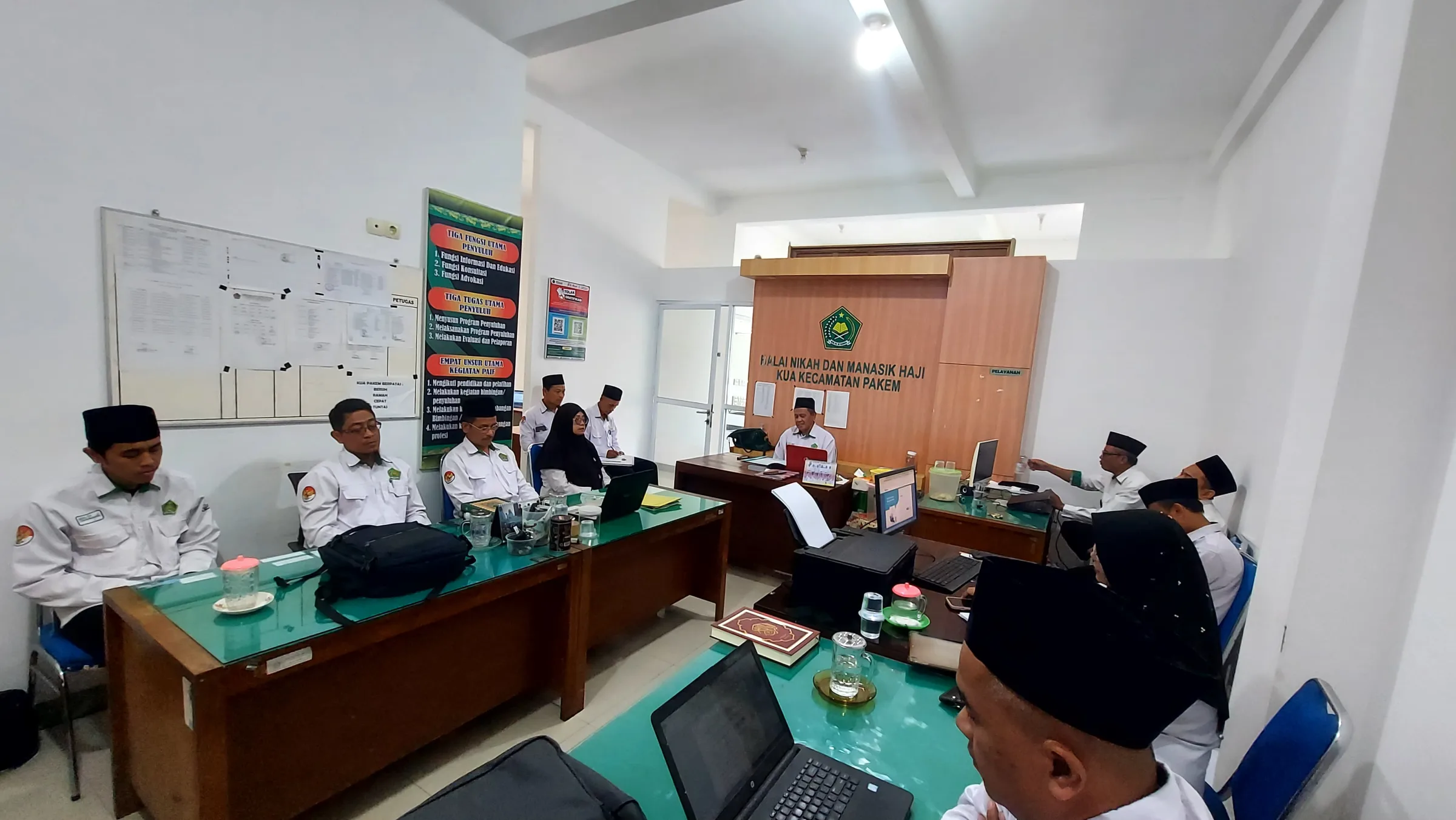 KUA Pakem Gelar Rapat Koordinasi Rutin dan Sambut 2 Pegawai Baru