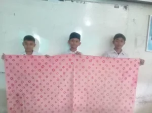 Guru Batik MTsN 8 Sleman Kenalkan Cara Pembuatan Batik Jumputan