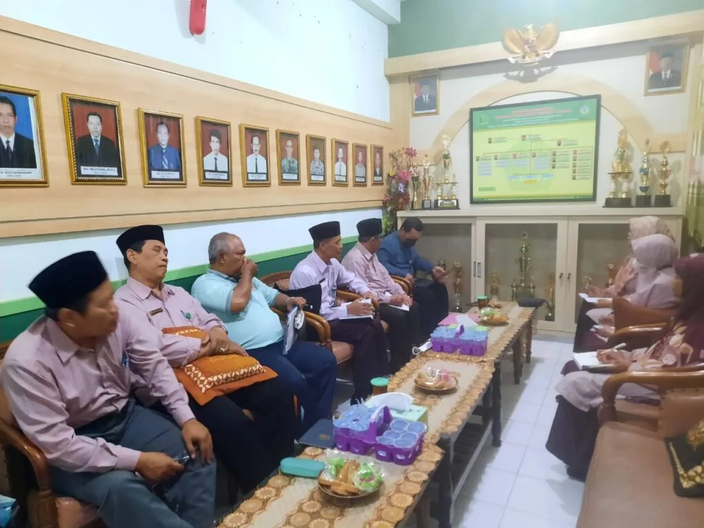 MTsN 8 Sleman Terima Bimbingan Akademik dan Manajerial Oleh Pengawas Madrasah Mujiyono