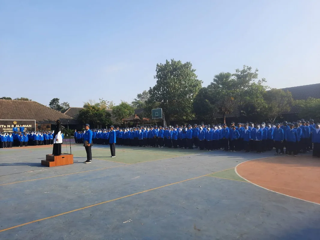 Upacara Bendera Akhir Bulan Agustus di MTsN 8 Sleman