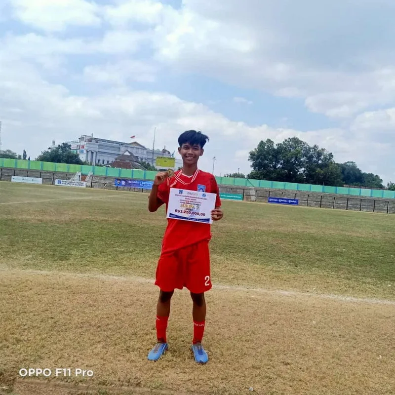 Regan Hugo Kelas IX MTs N 8 Sleman Raih Juara 2 Lomba Sepak Bola
