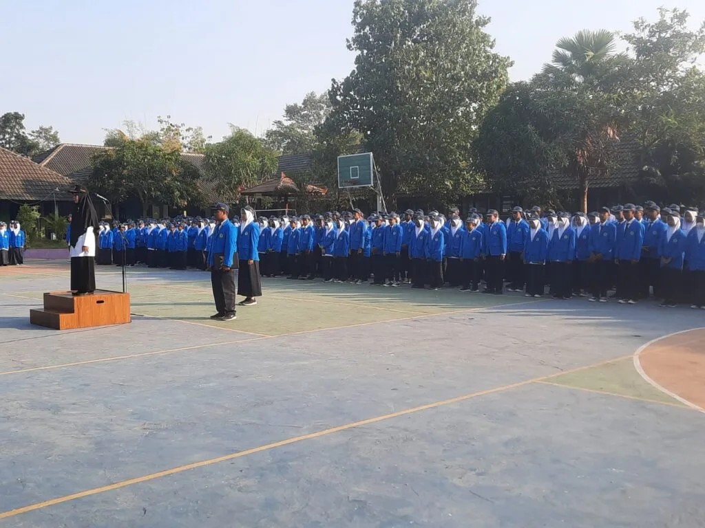 Siswa MTsN 8 Sleman Yang Berakhlakul Karimah, Tema Upacara Bendera Hari Senin