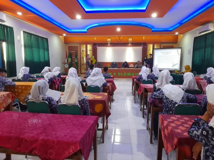 Tiga Puluh Lima Anggota PMR MTsN 8 Sleman Ikuti Penyuluhan ABAT