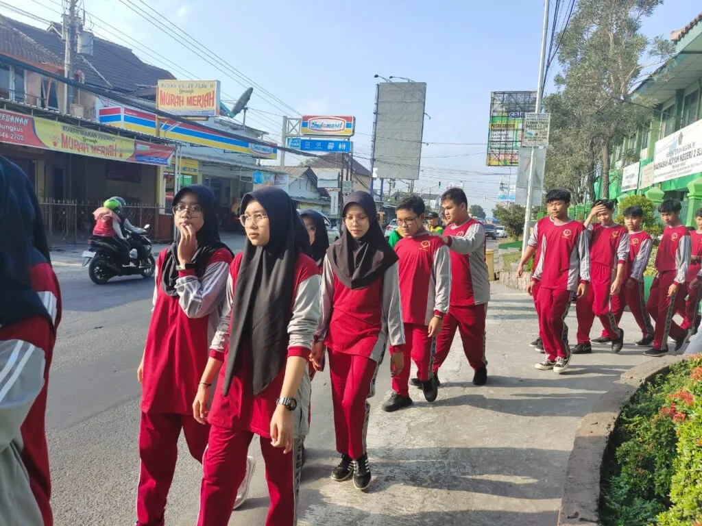 Peringati Haornas, MAN 2 Sleman Laksanakan Jalan Sehat
