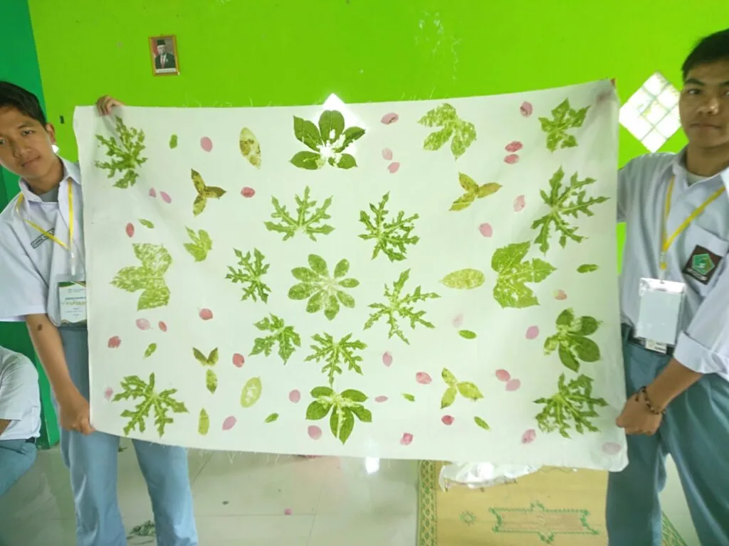 Siswa MAN 2 Sleman Ciptakan Karya Ecoprint
