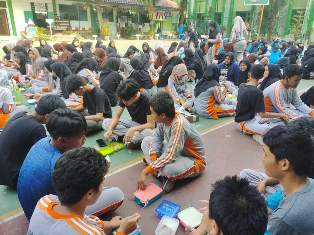 Wujudkan Madrasah Sehat, MAN 2 Sleman Adakan Sarapan Bersama