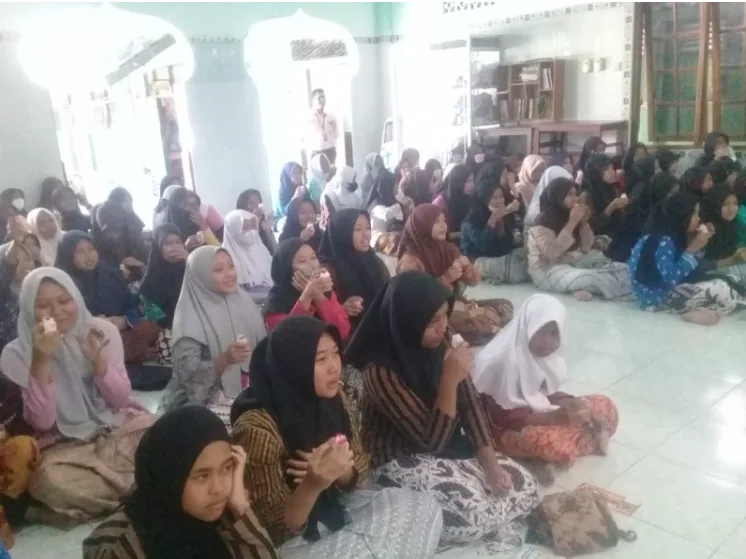 Minum Yakult Bersama Siswa Kelas VII MTsN 8 Sleman