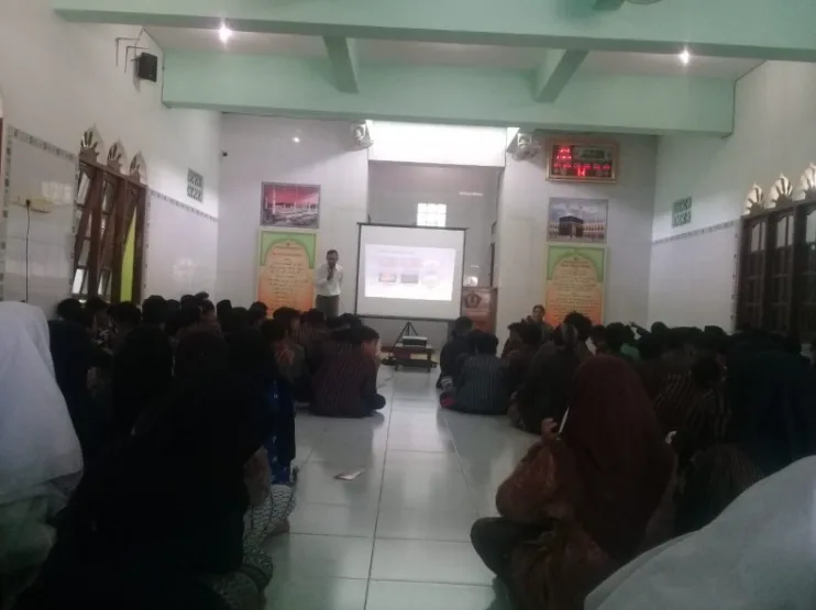 Sosialisasi Yakult di MTsN 8 Sleman