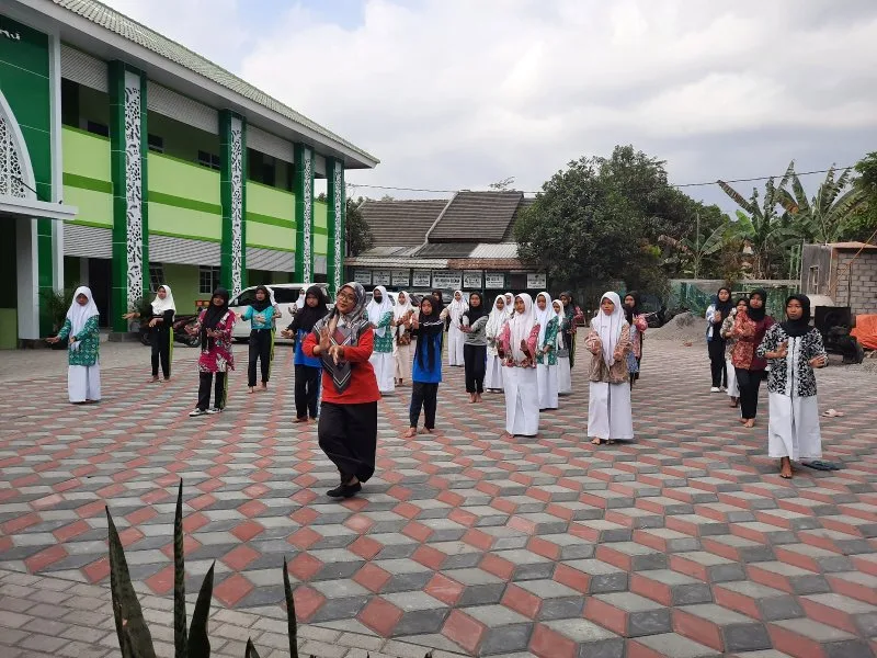 Kembangkan Potensi Siswa MTsN 4 Sleman Melalui Ekstrakurikuler Tari