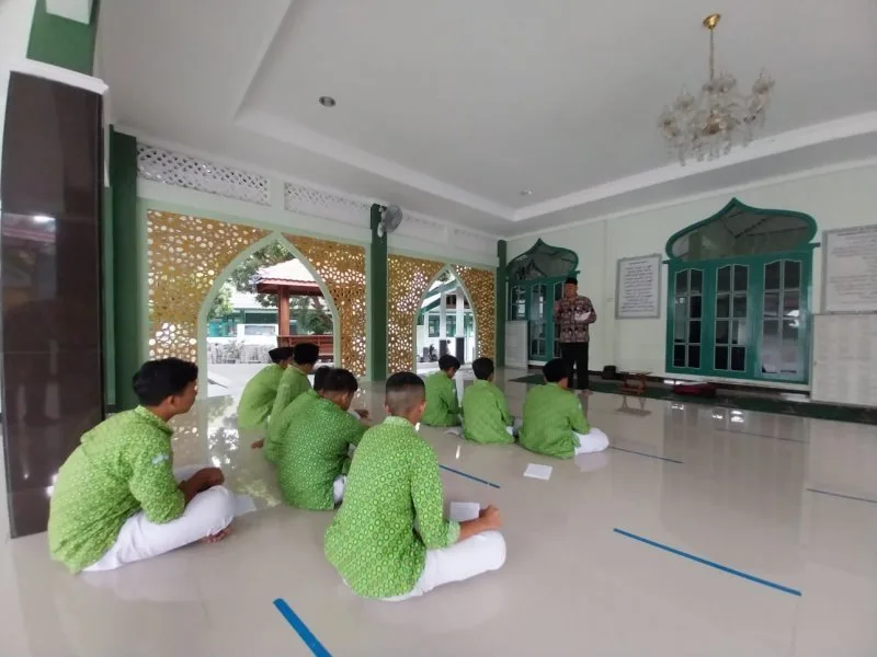 Menanamkan Pendidikan Agama Melalui Bimbingan Muadzin Masjid MTsN 4 Sleman