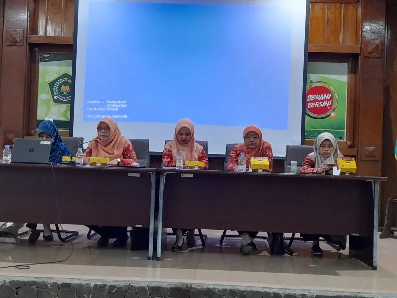 Ketua DWP Satker MTs N 8 Sleman Antusias Ikuti Sosialisasi Pengelolaan Sampah