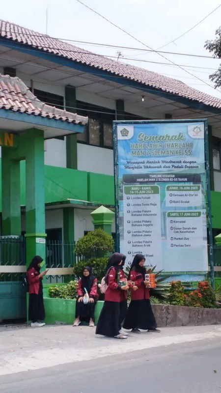 Tingkatkan Kepedulian Sosial Rohis MAN 2 Sleman Lakukan Bakti Sosial