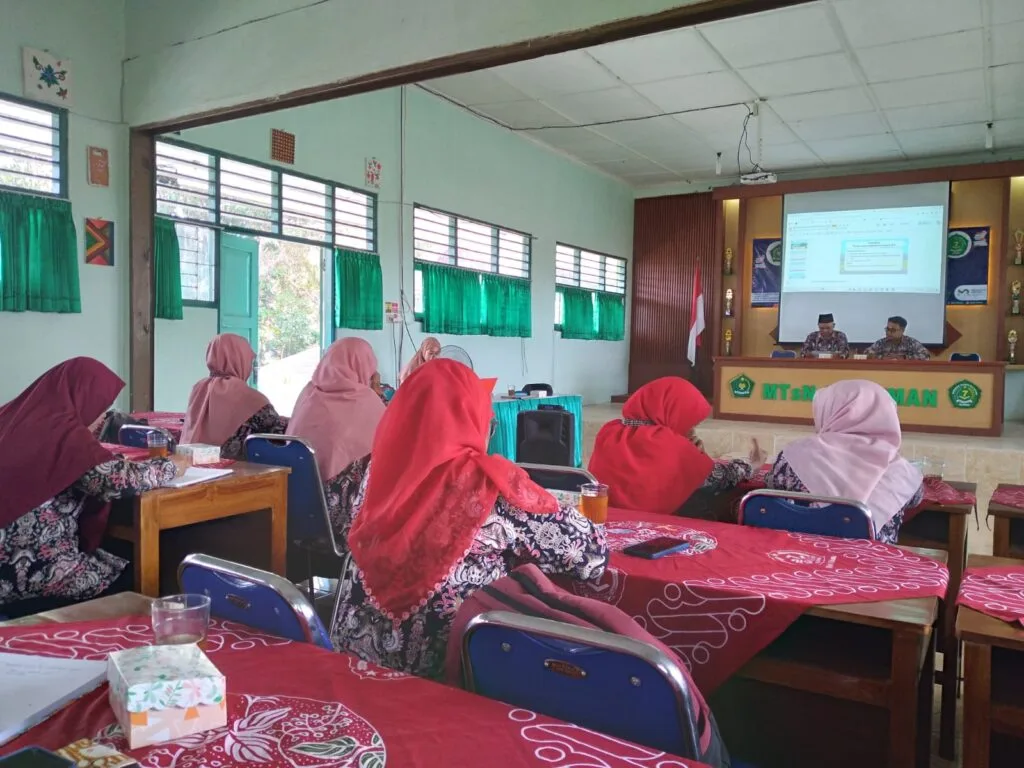 Tuan Rumah MGMP IPS, Kamad MTsN 7 Sleman Harap Lahirkan Guru-guru Profesional
