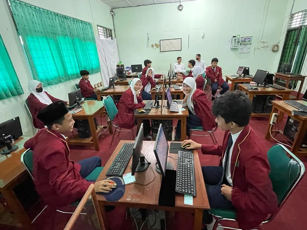Tertib dan Lancar, MTsN 10 Sleman Ikuti  ANBK