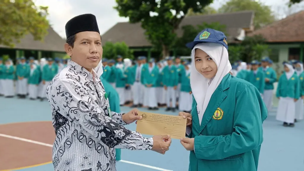 Apresiasi Keberhasilan Siswa, MTsN 3 Sleman Bagikan Reward