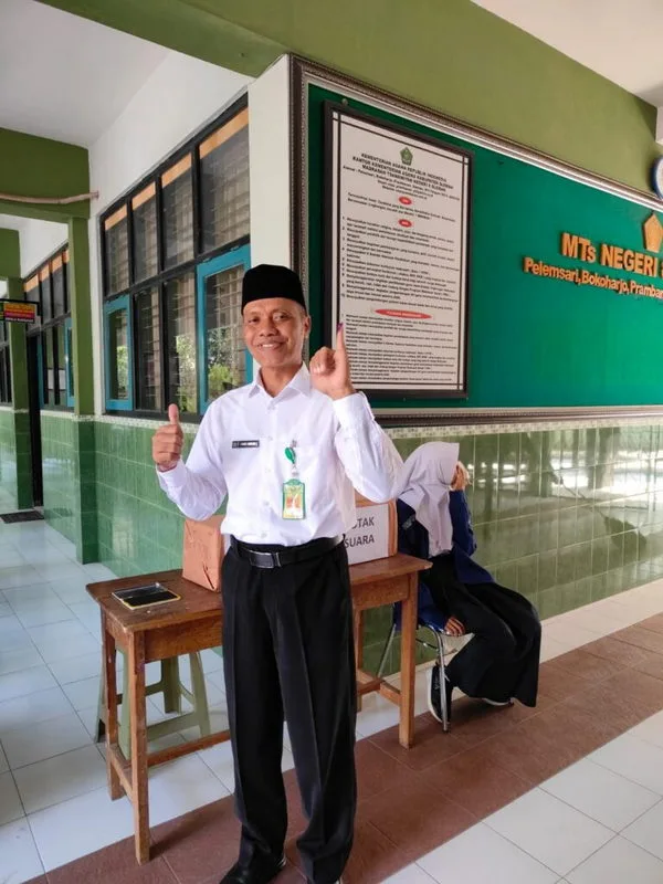 Berikan Hak Suara, Kepala Madrasah Awali Pemilos MTs N 8 Sleman