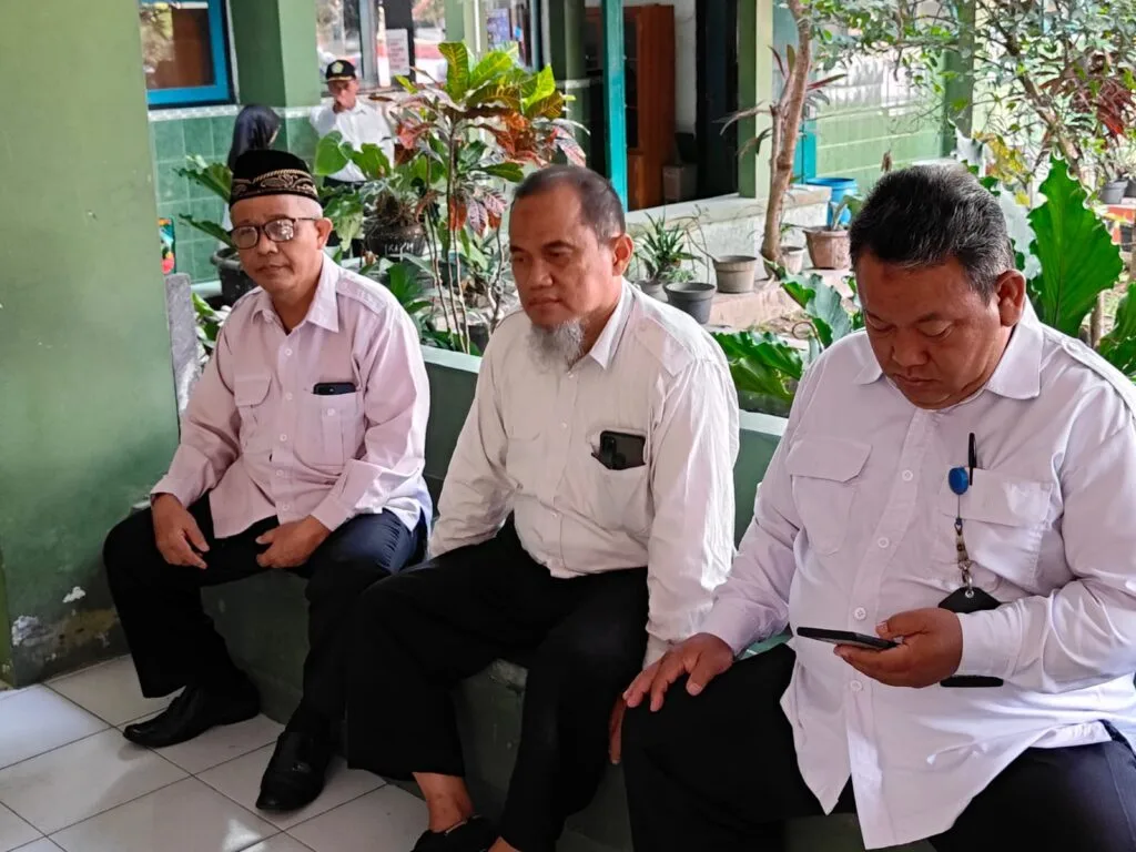 Guru dan Pegawai MTs N 8 Sleman Ikut Berikan Suara pada Pemilos