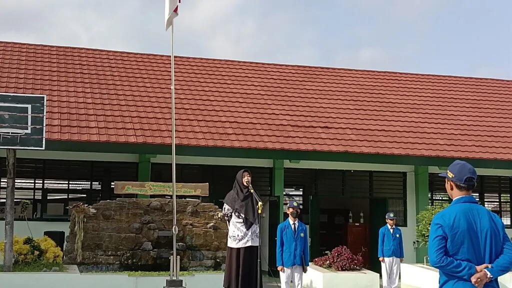 Pembina Upacara Ingatkan Siswa MTsN 3 Sleman Tingkatkan Motivasi Belajar