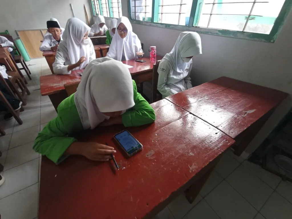 Peserta Didik MTsN 7 Sleman Semangat Mengikuti PTS dengan Aplikasi JMD