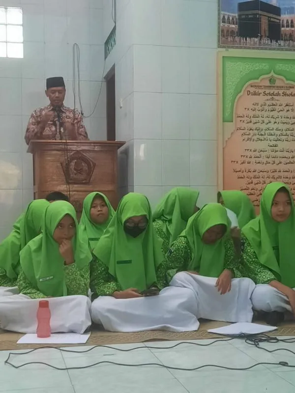 Kepala MTs N 8 Sleman Tekankan Akhlak yang Baik pada Sambutan Peringatan Maulid Nabi SAW