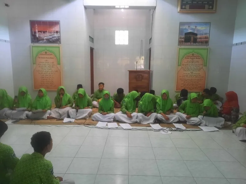 Senandung Hadroh MTs N 8 Sleman Meriahkan Maulid Nabi Muhammad SAW
