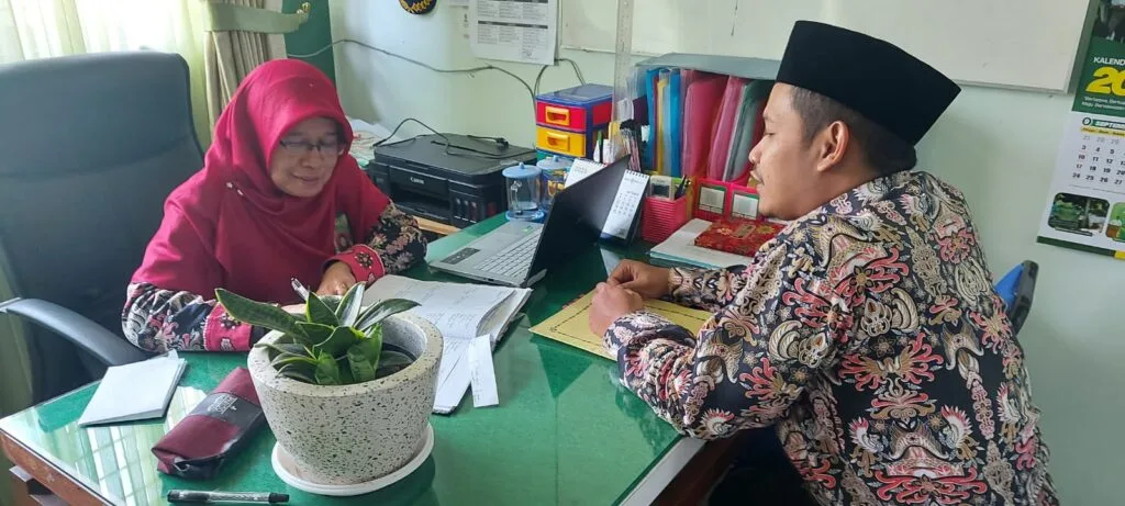 Kepala MTsN 2 Sleman Lakukan Tindak Lanjut Hasil Supervisi