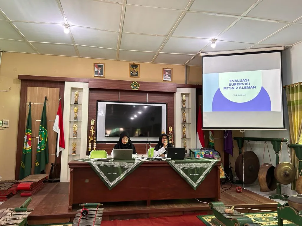 Kepala MTsN 2 Sleman Pimpin Evaluasi Supervisi Pembelajaran