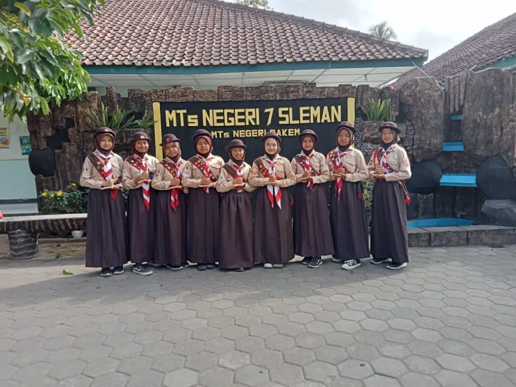 Regu Putri Pramuka MTsN 7 Sleman Bersiap Ikuti LT 3 Mewakili Ranting Pakem