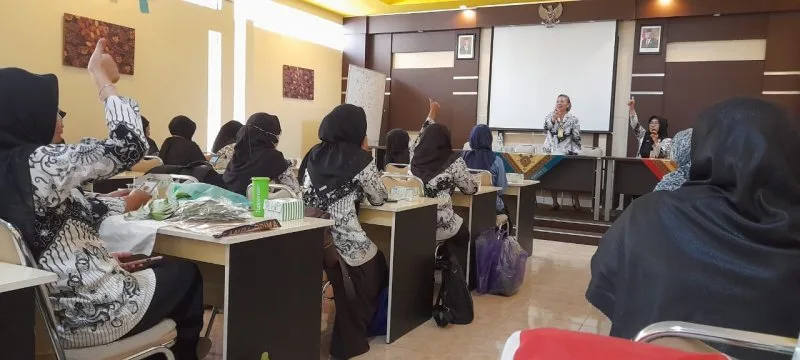 Guru MTs N 8 Sleman Hadiri Pemaparan Proker Bidang Perempuan PGRI Kabupaten Sleman
