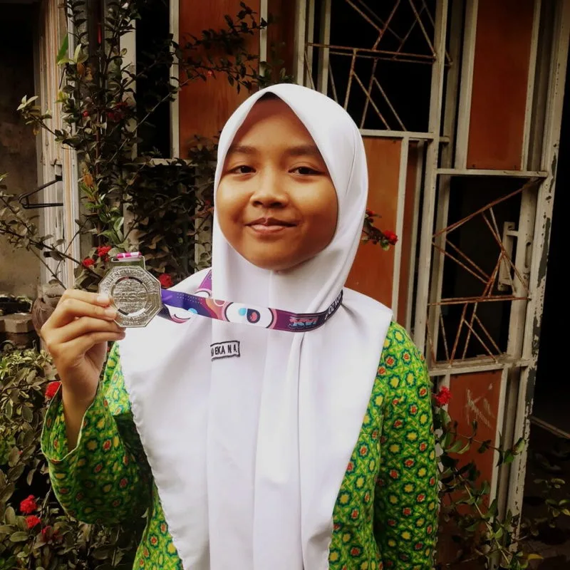 Luthfiana Siswa MTsN 6 Sleman Sabet Medali Perak Bidang IPA