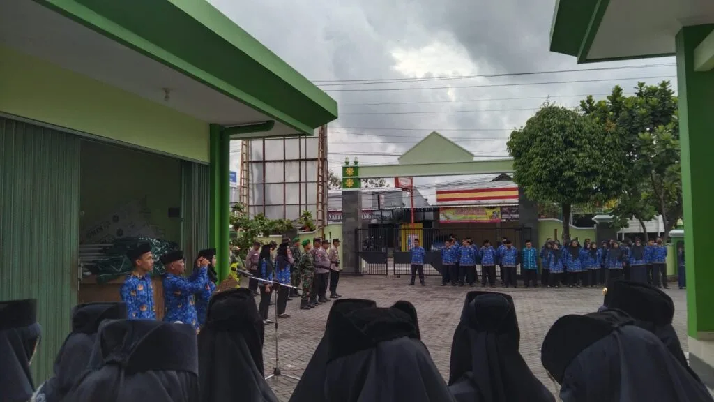 Tim Paduan Suara Guru MTsN 1 Sleman Ikuti Upacara Hari KORPRI di Kapanewon Seyegan