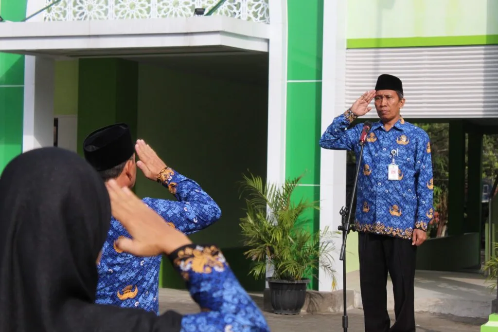 Kepala MTsN 4 Sleman Pimpin Apel Peringatan HUT KORPRI