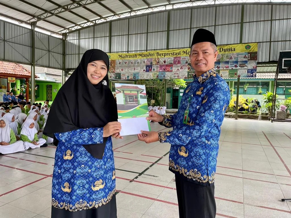 Nelly Saraswati, Guru MTsN 10 Sleman Raih Penghargaan Hari Guru