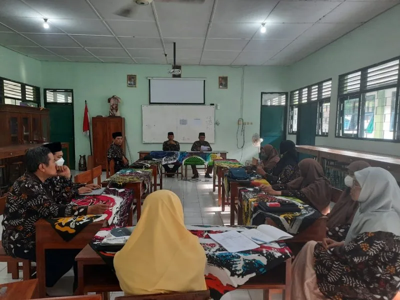Briefing di Hari Pertama (Persiapan Pelaksanaan Asesmen Daerah) I MTsN 8 Sleman