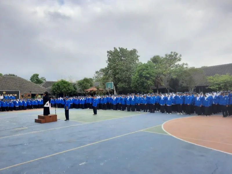 Tekan Kekerasan pada Perempuan dan Anak, Dibacakan Sambutan Gubernur DIY dalam Upacara Hari Senin di MTsN 8 Sleman