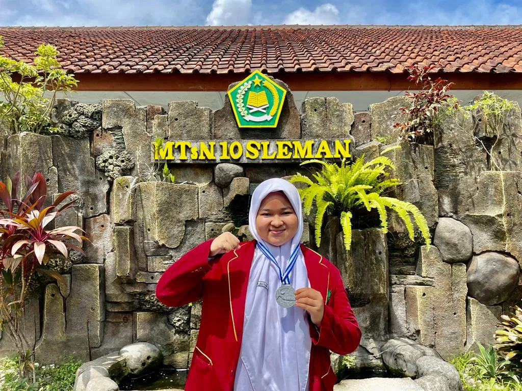 Ayfa Husnaa Pesilat MTsN 10 Sleman Raih Medali Perak Kejurkab