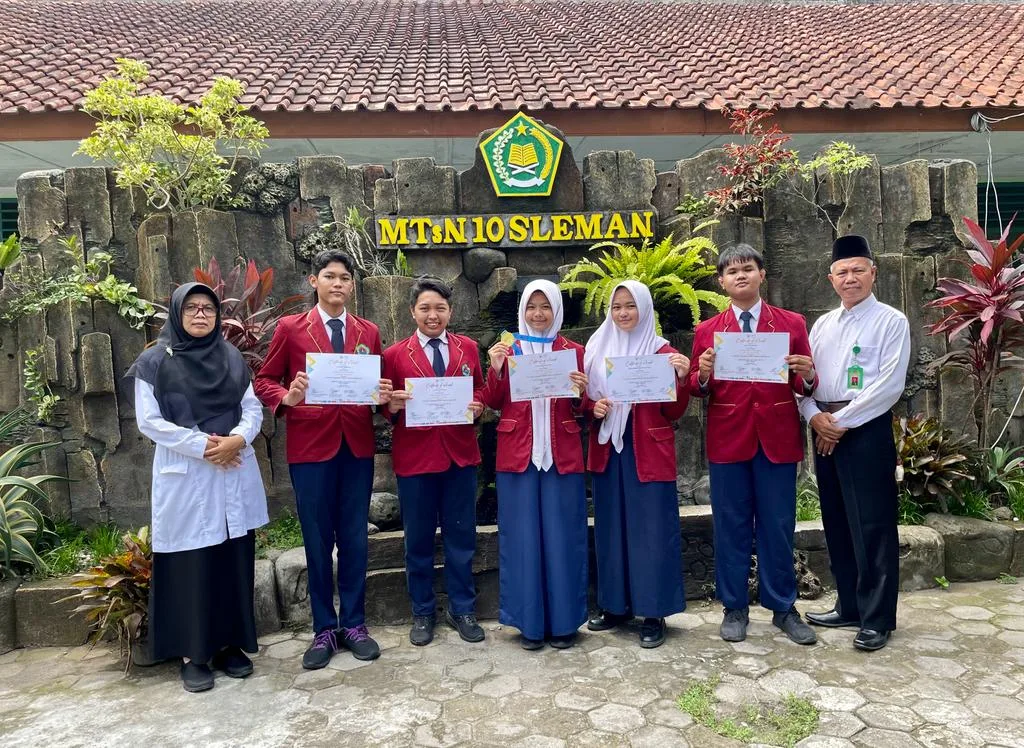 Teliti Kaktus Sebagai Bahan Antiradiasi HP, Tim Riset MTsN 10 Sleman Raih Medali Emas International Science and Invention Fair (ISIF)