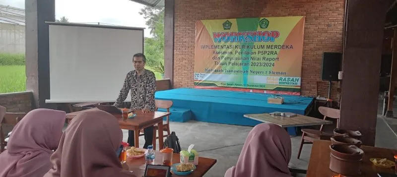 Anang Sumarna Guru MTsN 6 Sleman Berbagi IKM