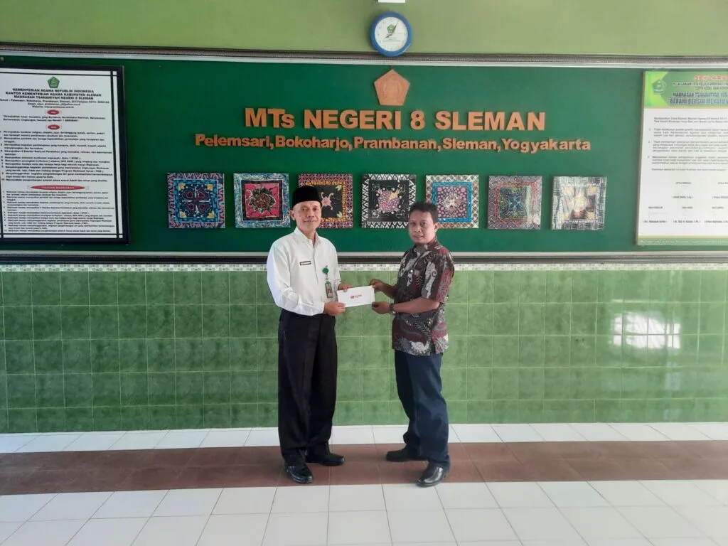 Tingkatkan Literasi, Perpustakaan MTs N 8 Sleman Terima Bantuan