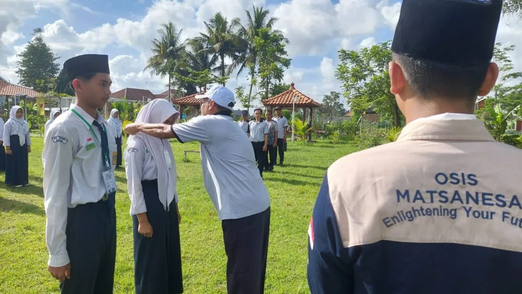 Apel Dan Penyematan Tanda Peserta Sebagai Tanda Dibukanya LDK OSIS MTsN 1 Sleman  