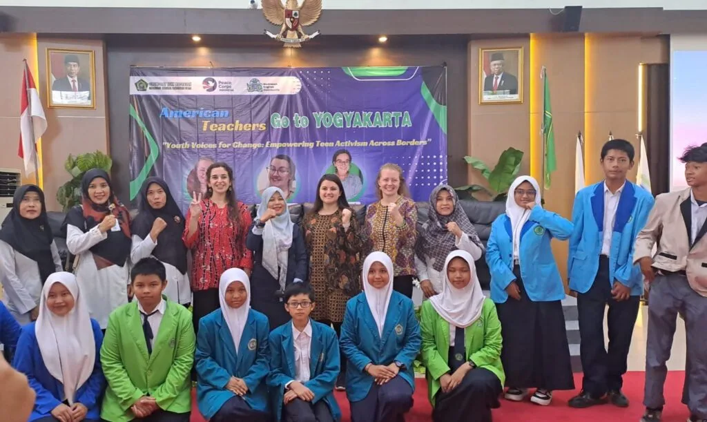 Asah Kemampuan Bahasa Asing, MTsN 4 Sleman Ikuti American Teachers Go to Yogyakarta