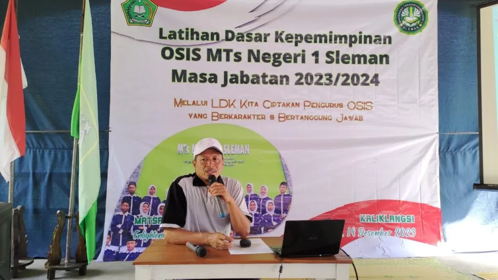 Kepala MTsN 1 Sleman Bekali Peserta LDK OSIS MTsN 1 Sleman Dengan Kepemimpinan