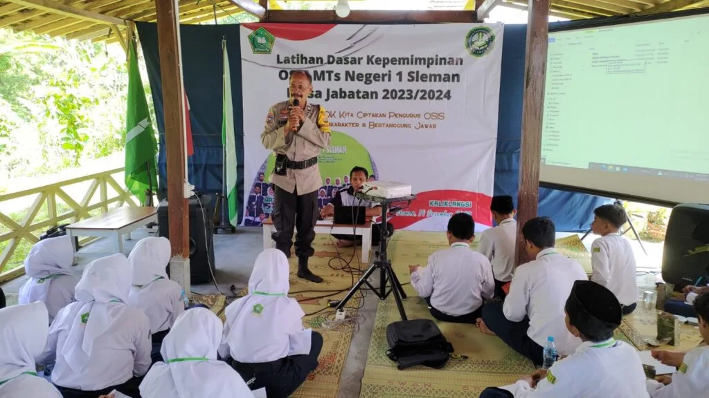 LDK OSIS MTsN 1 Sleman:  Polsek Seyegan Berikan Materi NAPZA
