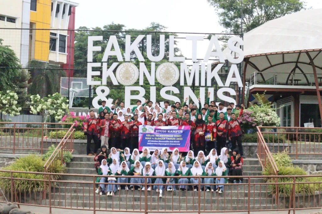Perluas Wawasan Studi Lanjut, Siswa Kelas 12 MAN 4 Sleman Kunjungi  Fakultas Ekonomi & Bisnis Undip Semarang