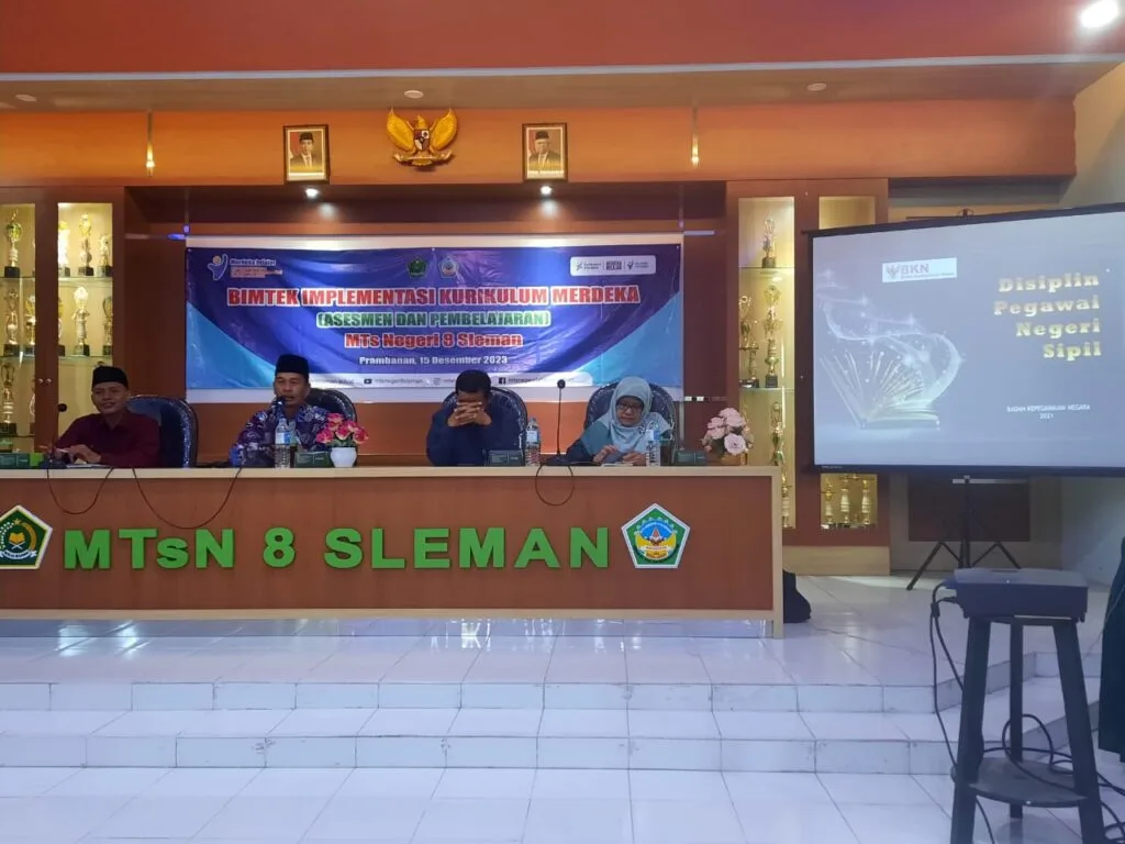Kakanmenag Buka Bimtek IKM MTs N 8 Sleman