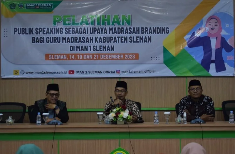 Pelatihan Public Speaking di MAN 1 Sleman Sebagai Upaya Madrasah Branding